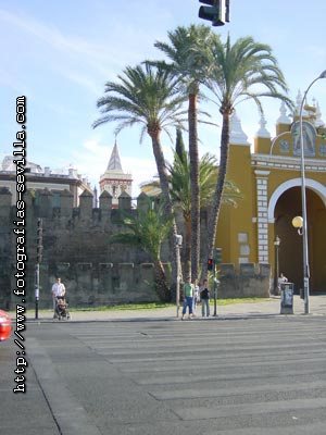 Sevilla, iglesia de San Gil y murallas de la Macarena foto: iglesia San Gil
